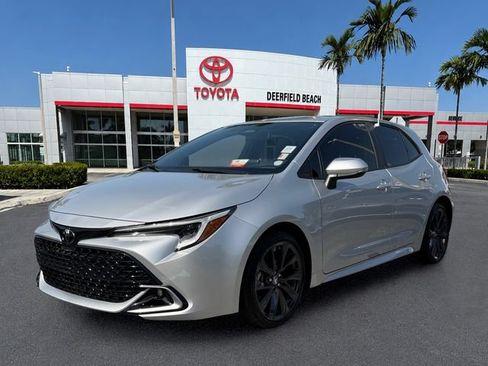 Used 2025 Toyota Corolla XSE FWD image 3