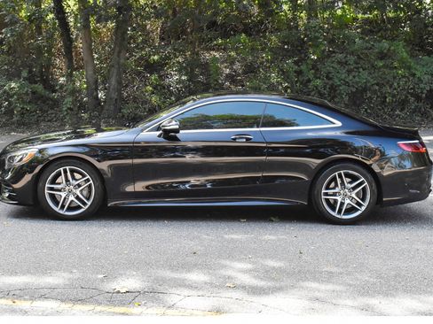 Used 2020 Mercedes-Benz S 560 4MATIC Coupe w/ AMG Line Exterior image 4
