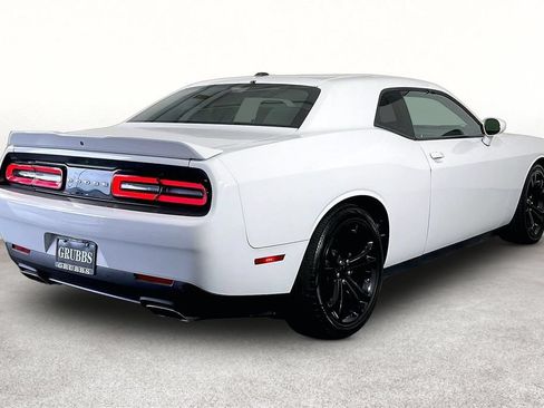 Used 2022 Dodge Challenger R/T RWD image 4