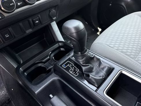 Used 2022 Toyota Tacoma SR AWD/4WD image 20