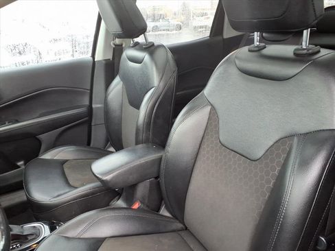 Certified 2020 Jeep Compass Latitude image 9