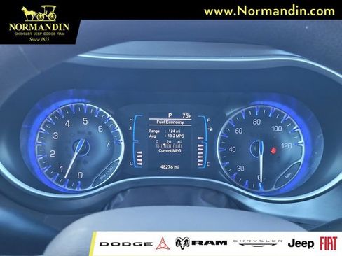 Used 2017 Chrysler Pacifica LX FWD image 8