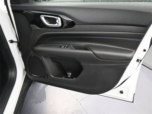 New 2026 Jeep Compass Latitude image 34