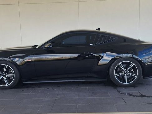 Used 2024 Ford Mustang Coupe image 9