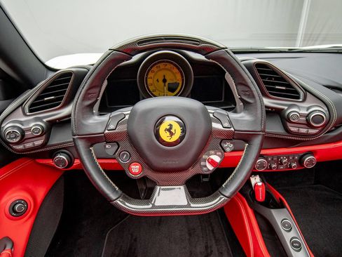 Used 2019 Ferrari 488 Spider RWD image 19