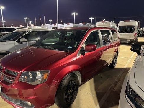Used 2019 Dodge Grand Caravan GT image 2