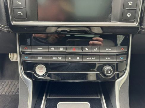 Used 2018 Jaguar XE S AWD/4WD image 29