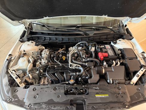 Used 2025 Nissan Altima 2.5 SV FWD image 30