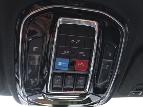 Used 2023 Jeep Grand Cherokee Overland w/ Advanced Protech Group III AWD/4WD image 17