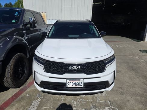 Used 2023 Kia Sorento S image 4