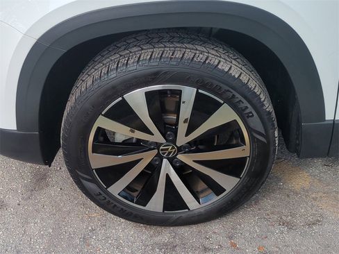 Used 2023 Volkswagen Taos SE image 11