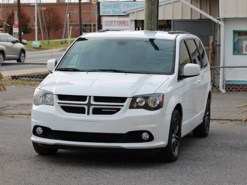 Used 2019 Dodge Grand Caravan GT image 3
