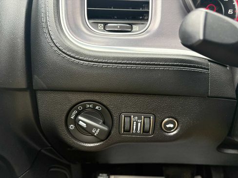 Used 2019 Dodge Charger Scat Pack w/ Dynamics Package RWD image 13