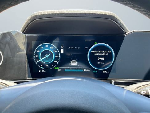Used 2025 Hyundai Elantra Limited FWD image 12