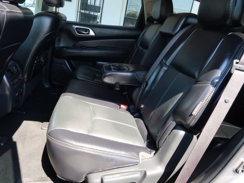 Used 2020 Nissan Pathfinder SL FWD image 8