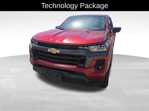 Used 2023 Chevrolet Colorado LT w/ LT Convenience Package II AWD/4WD image 9