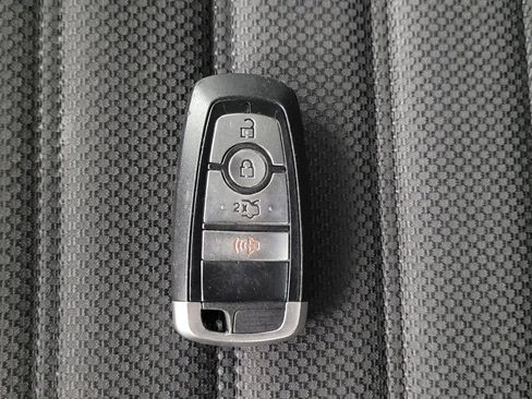 Used 2018 Ford Fusion SE w/ Fusion SE Technology Package FWD image 32