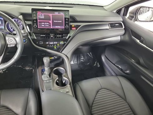 Used 2024 Toyota Camry SE w/ Cold Weather Package FWD image 17