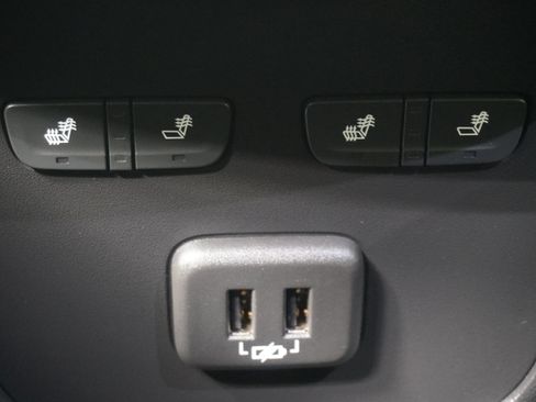 Used 2023 Chevrolet Equinox Premier FWD image 14