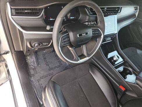 Used 2024 Jeep Grand Cherokee L Altitude RWD image 12