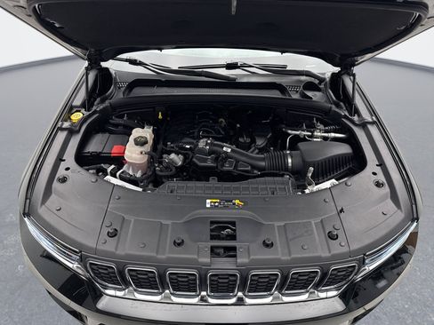 Used 2022 Jeep Grand Cherokee Laredo w/ Luxury Tech Group I image 26