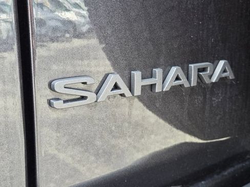 Used 2025 Jeep Wrangler Unlimited Sahara AWD/4WD image 16