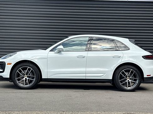 Used 2025 Porsche Macan image 2