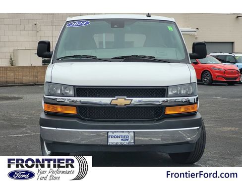 Used 2024 Chevrolet Express 3500 LT w/ LT Preferred Equipment Group RWD image 3