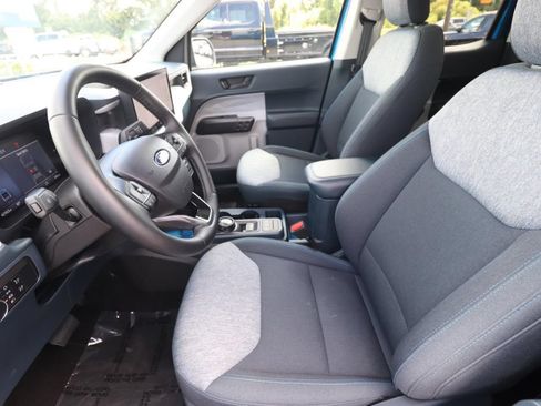 Used 2025 Ford Maverick XLT w/ XLT Luxury Package AWD/4WD image 2