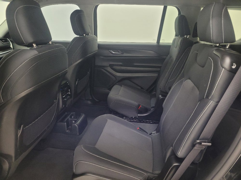 Used 2023 Jeep Grand Cherokee L Laredo AWD/4WD image 18