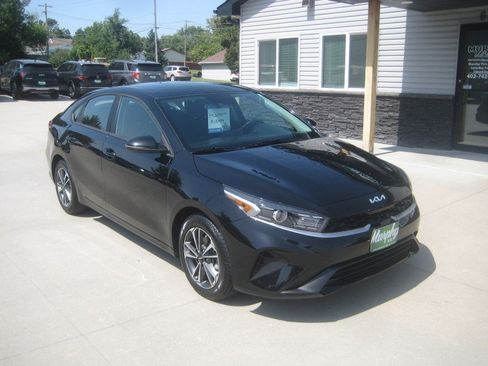 Used 2024 Kia Forte LXS w/ LXS Technology Package FWD image 2