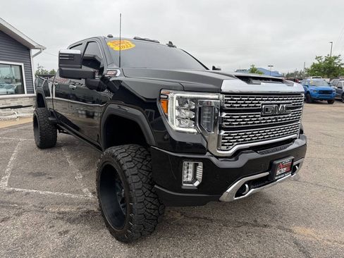 Used 2022 GMC Sierra 2500 Denali w/ Denali Black Diamond Edition AWD/4WD image 7