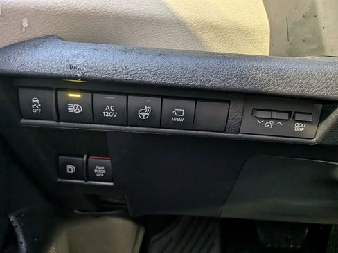 Certified 2023 Toyota Sienna Platinum image 14