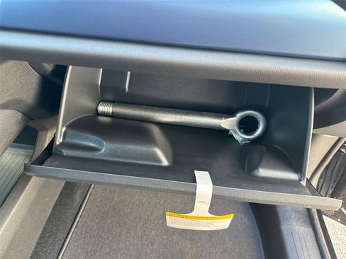 New 2026 Chevrolet Equinox EV LT image 35