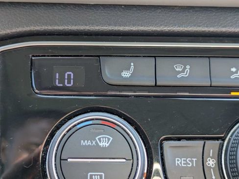 Used 2023 Volkswagen Atlas SEL AWD/4WD image 24
