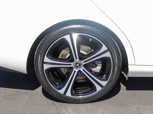 Used 2025 Mercedes-Benz C 300 Sedan image 9