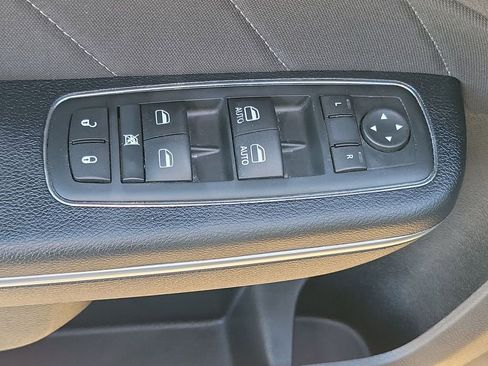 Used 2015 Dodge Charger SXT RWD image 23