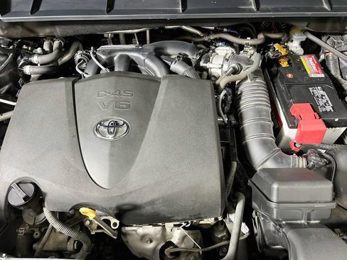 Used 2021 Toyota Highlander XSE AWD/4WD image 29
