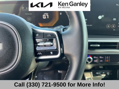 Certified 2025 Kia Sorento S w/ Panoramic Sunroof Package image 32