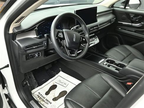 Used 2023 Lincoln Corsair Reserve image 9