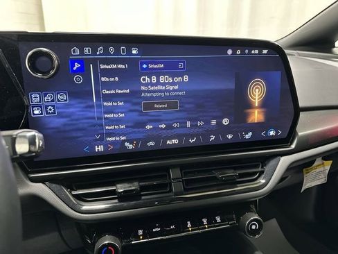 Used 2024 Chevrolet Equinox EV RS image 11