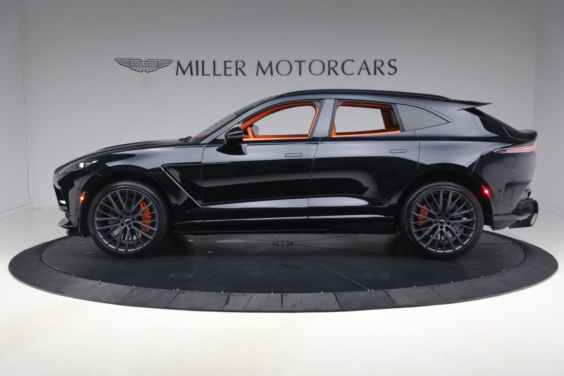 Used 2025 Aston Martin DBX 707 AWD/4WD image 3