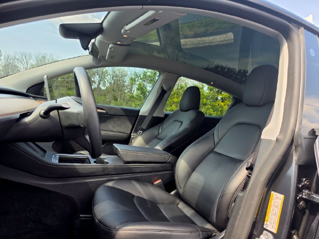 Used 2024 Tesla Model Y 2WD image 17