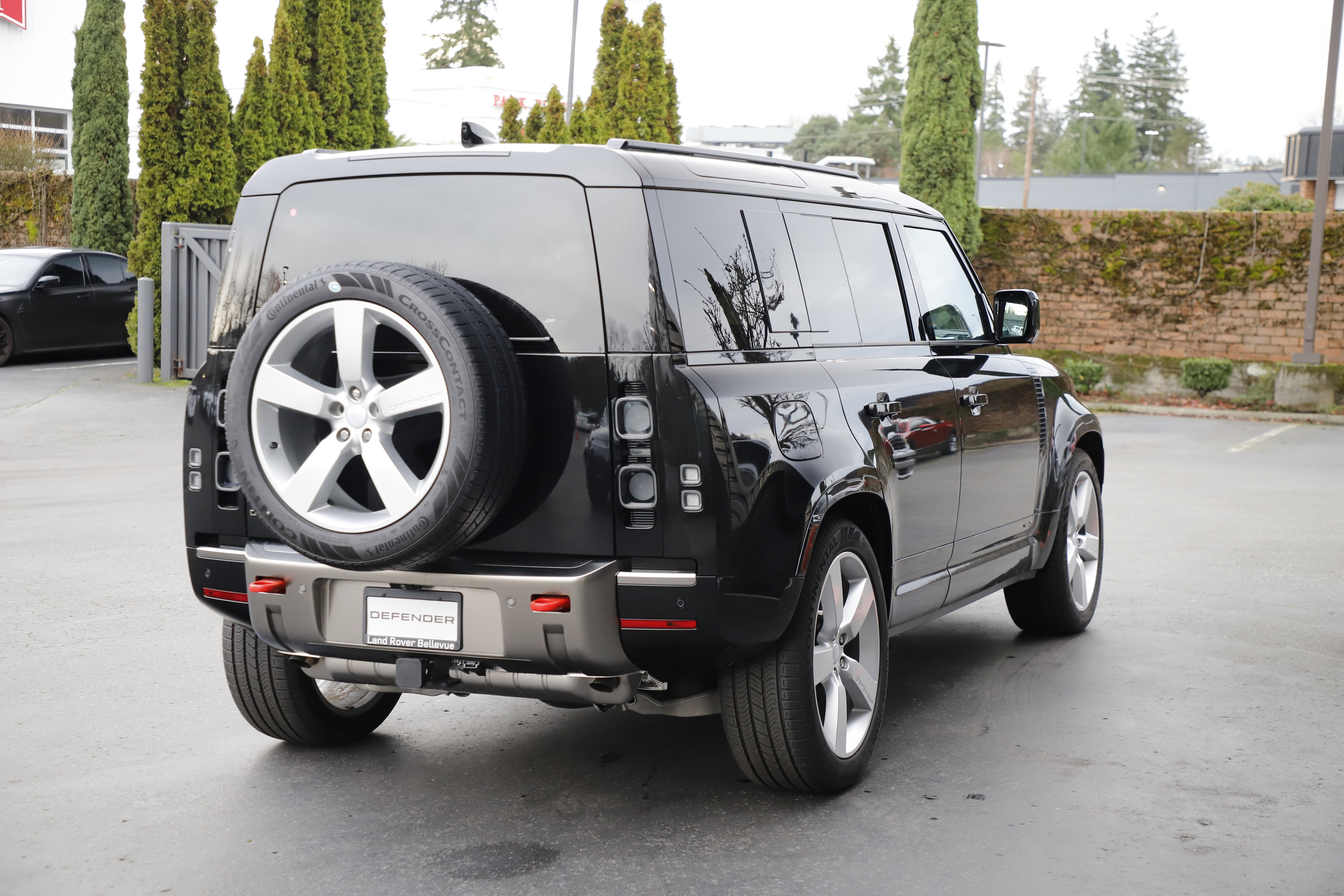 New 2025 Land Rover Defender 110 X AWD/4WD image 28