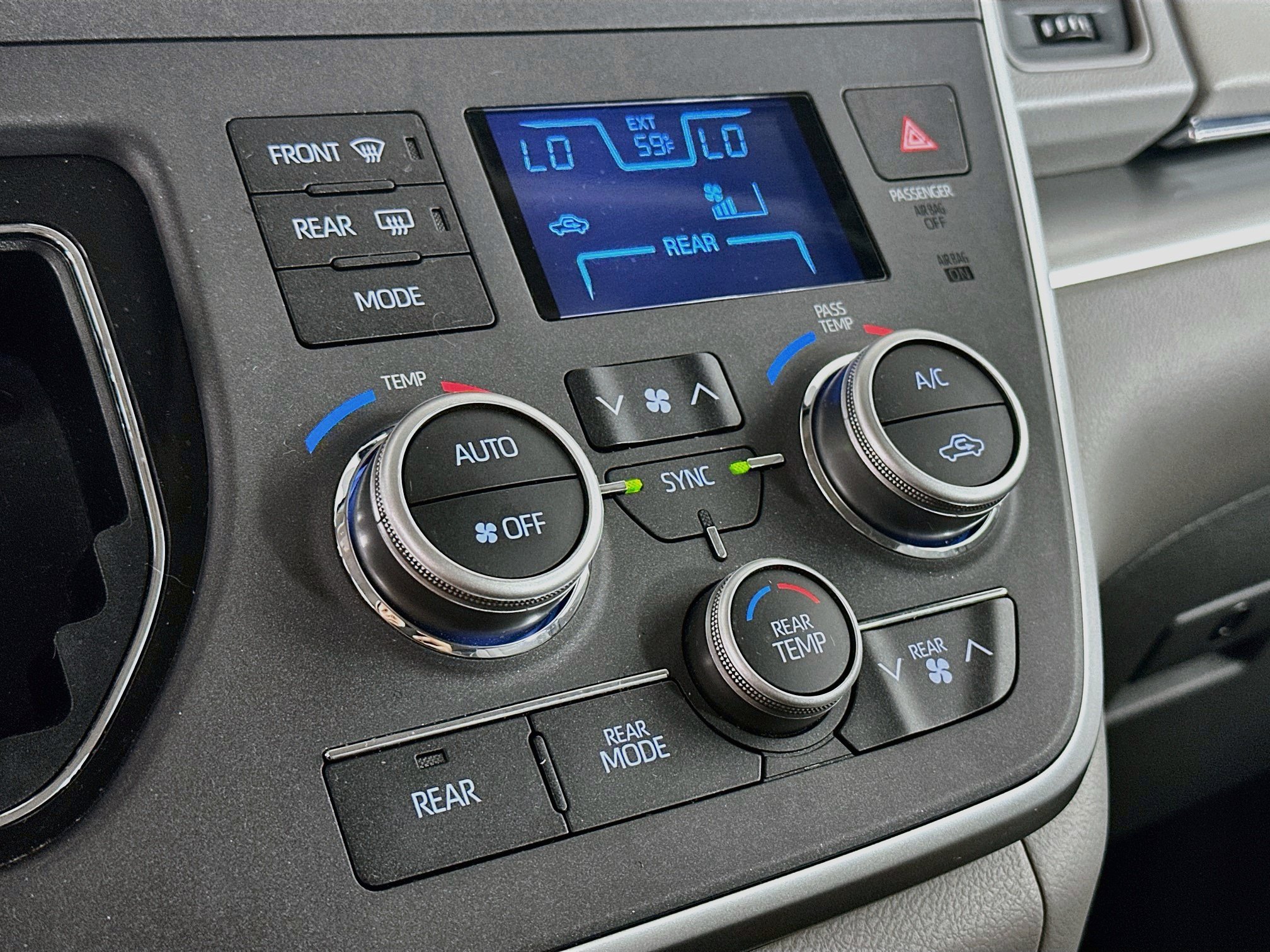 Used 2020 Toyota Sienna LE FWD image 23
