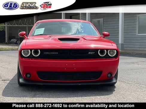 Used 2015 Dodge Challenger SRT image 2