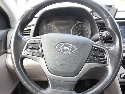 Used 2017 Hyundai Elantra Limited image 10