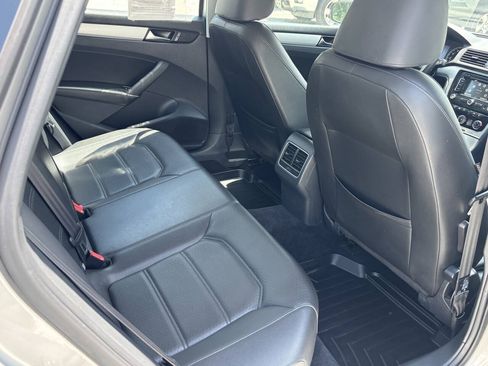 Used 2013 Volkswagen Passat TDI SE FWD image 7