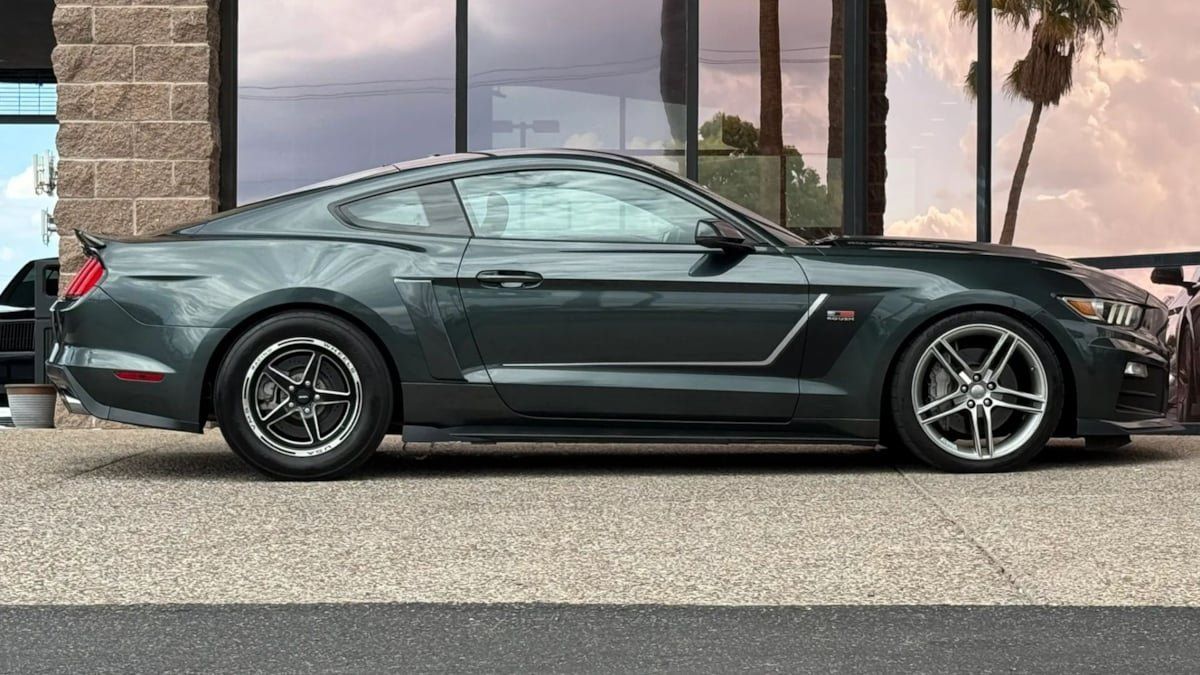 Used 2016 Ford Mustang GT Premium w/ Equipment Group 401A RWD image 15