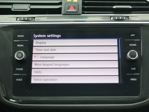 Used 2020 Volkswagen Tiguan SE FWD image 21